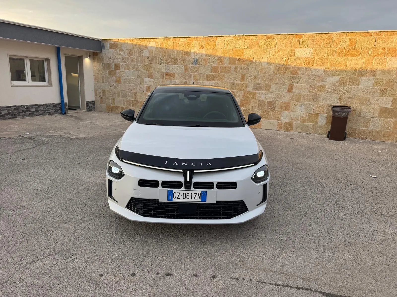 Lancia Ypsilon 2024 - Vista frontale