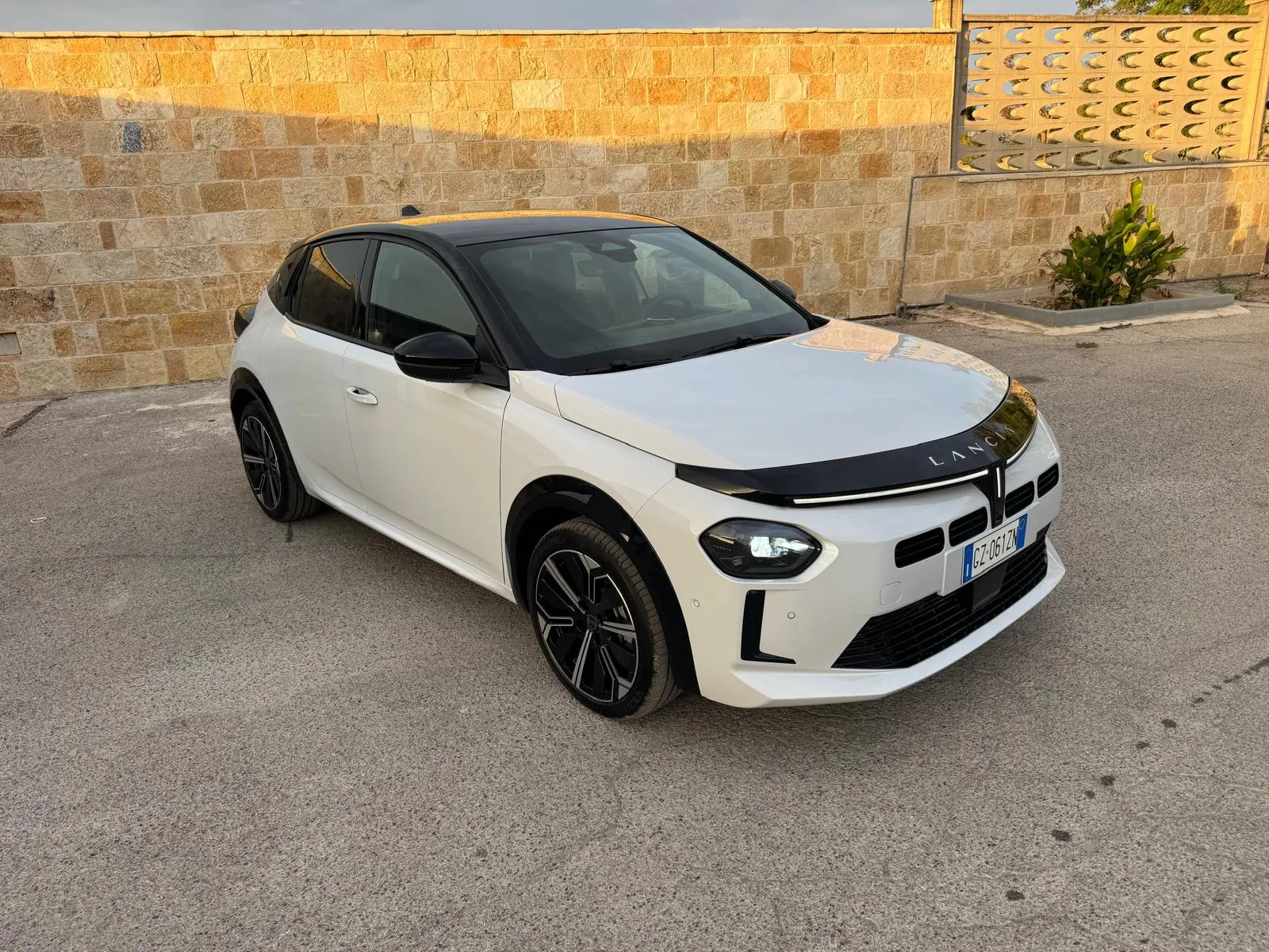 Lancia Ypsilon 2024 - Vista laterale