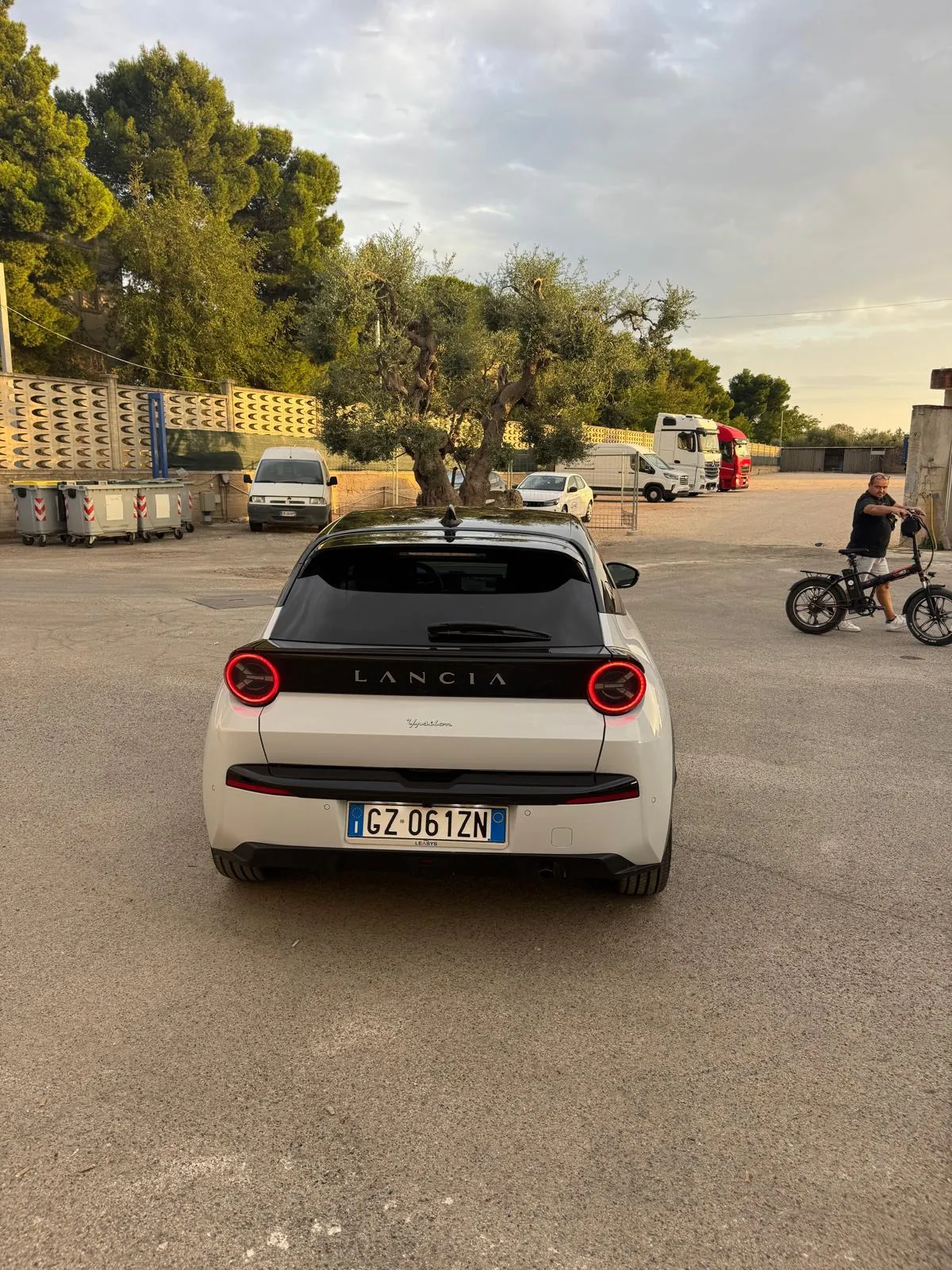 Lancia Ypsilon 2024 - Vista posteriore