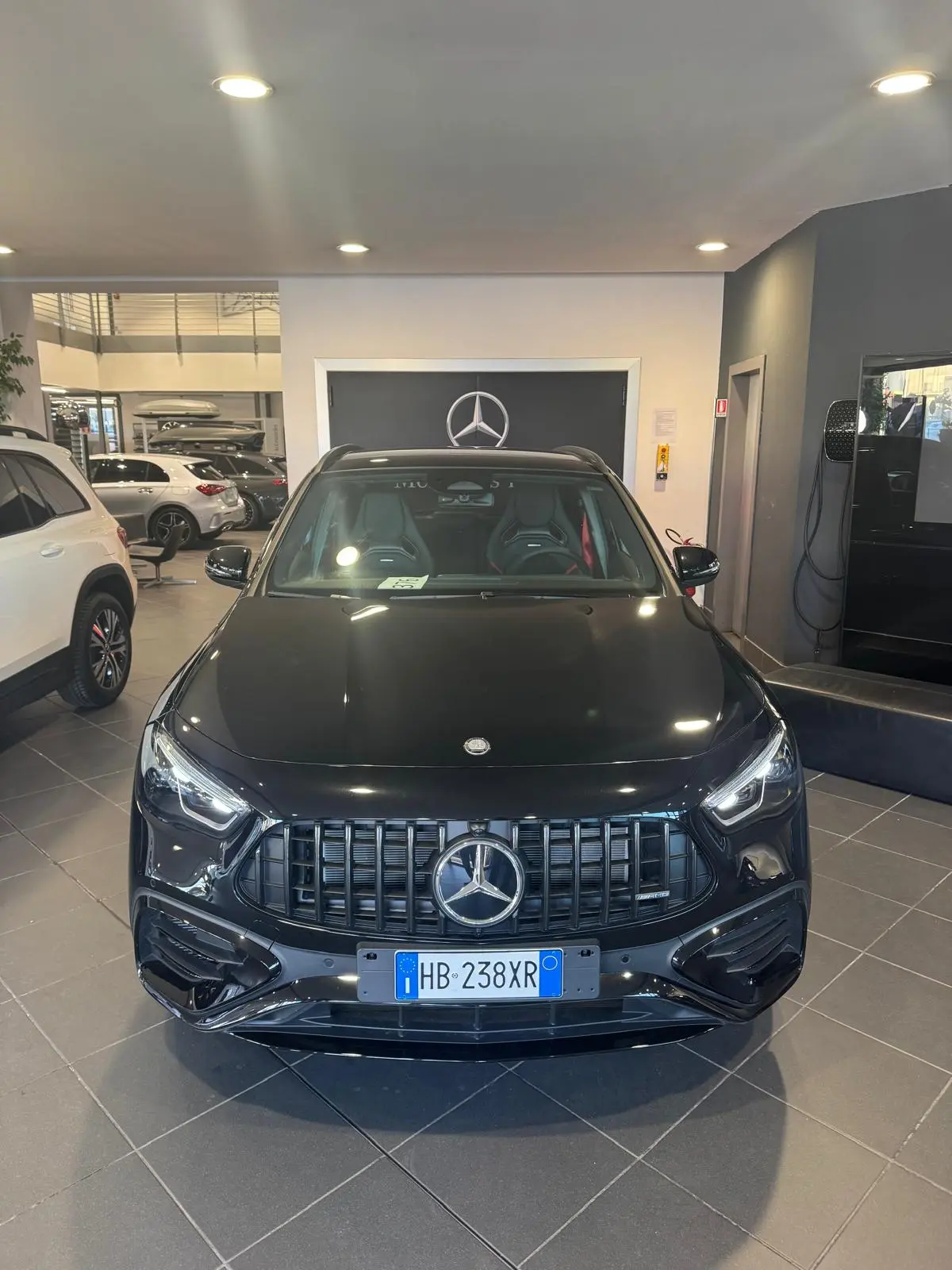 Mercedes-AMG GLA 45 S 4MATIC+ - Vista frontale