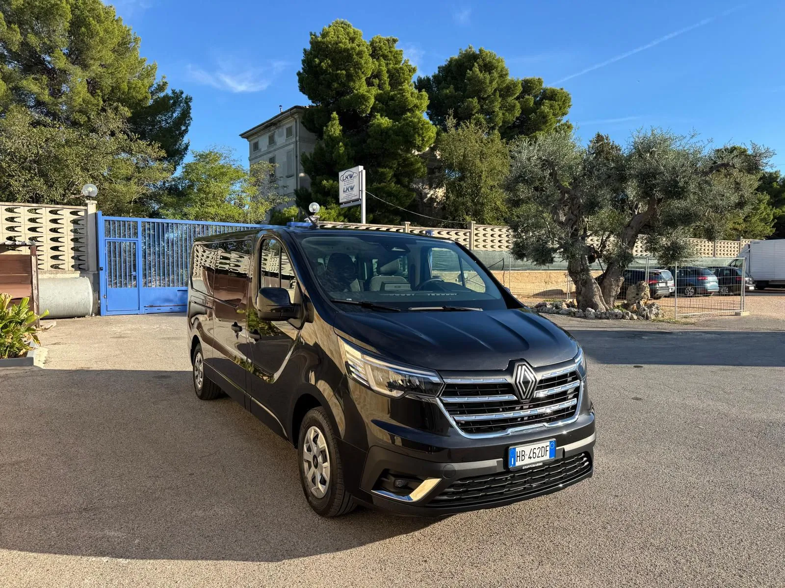 Renault Traffic Passenger - Vista tre quarti posteriore